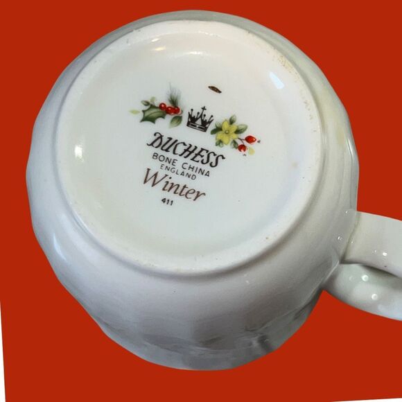 Vintage Duchess Winter 411 English Bone China Mug Christmas Holiday Pine Cones - Picture 4 of 4
